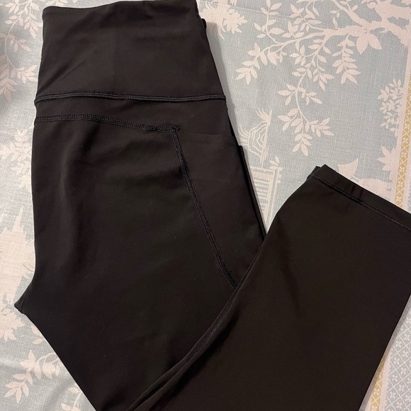 Athleta Ultimate Stash II Capri
Leggings M - Picture 5 of 11